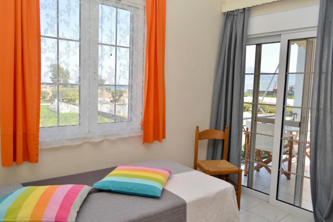 Troumpas Family Rooms & Apartments Leonídion Exteriér fotografie